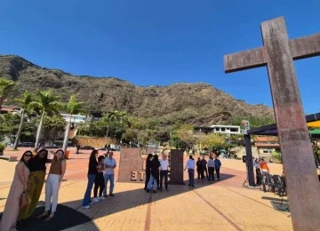 Dia ensolarado na Praça do Papa em Belo Horizonte -  (crédito: Jair Amaral/EM/DA.Press)