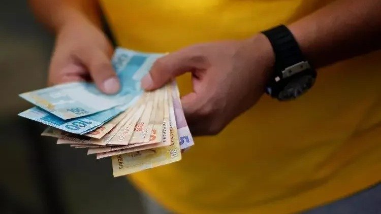 A dificuldade com o dinheiro reflete no bem-estar, tema central do impacto da inadimpl&ecirc;ncia na sa&uacute;de mental -  (crédito: Reprodu&ccedil;&atilde;o / Reuters)