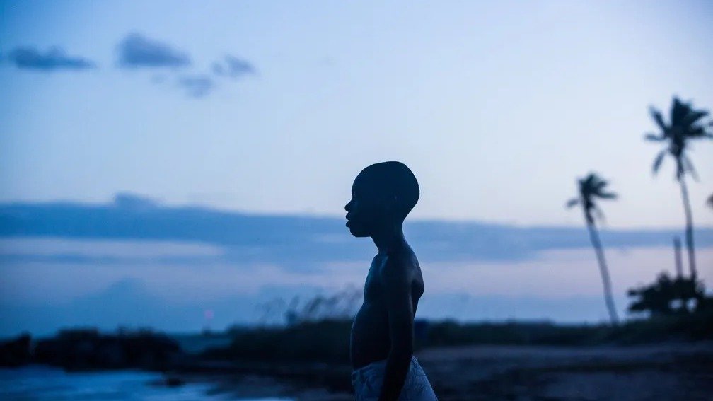Moonlight: Sob a Luz do Luar, um dos filmes de drama que abordam autoconhecimento e identidade, dispon&iacute;vel nos streamings -  (crédito: Divulga&ccedil;&atilde;o)