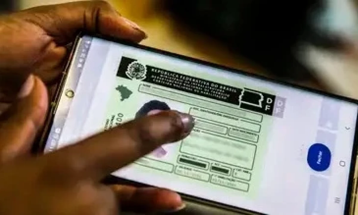 A CNH digital no aplicativo facilita o processo de renovação gratuita para condutores elegíveis ao benefício da gratuidade - (crédito: Divulgação / Marcello Casal Jr. Agência Brasil )