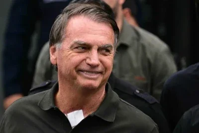 Segundo o pedido protocolado nesta sexta-feira (14/8), o atendimento seria realizado pela mulher do senador Flávio Bolsonaro, Fernanda Antunes Figueira Bolsonaro  -  (crédito: Pablo Porciúncula/AFP)
