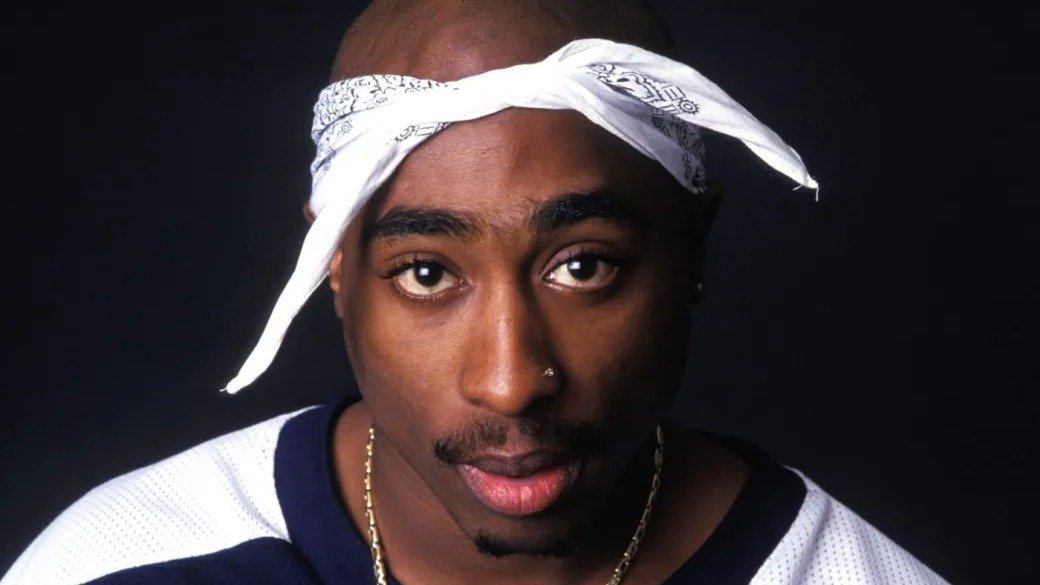 Tupac Shakur, o rapper cujo legado musical e ativista &eacute; reavaliado com o julgamento de seu assassinato -  (crédito: Divulga&ccedil;&atilde;o)