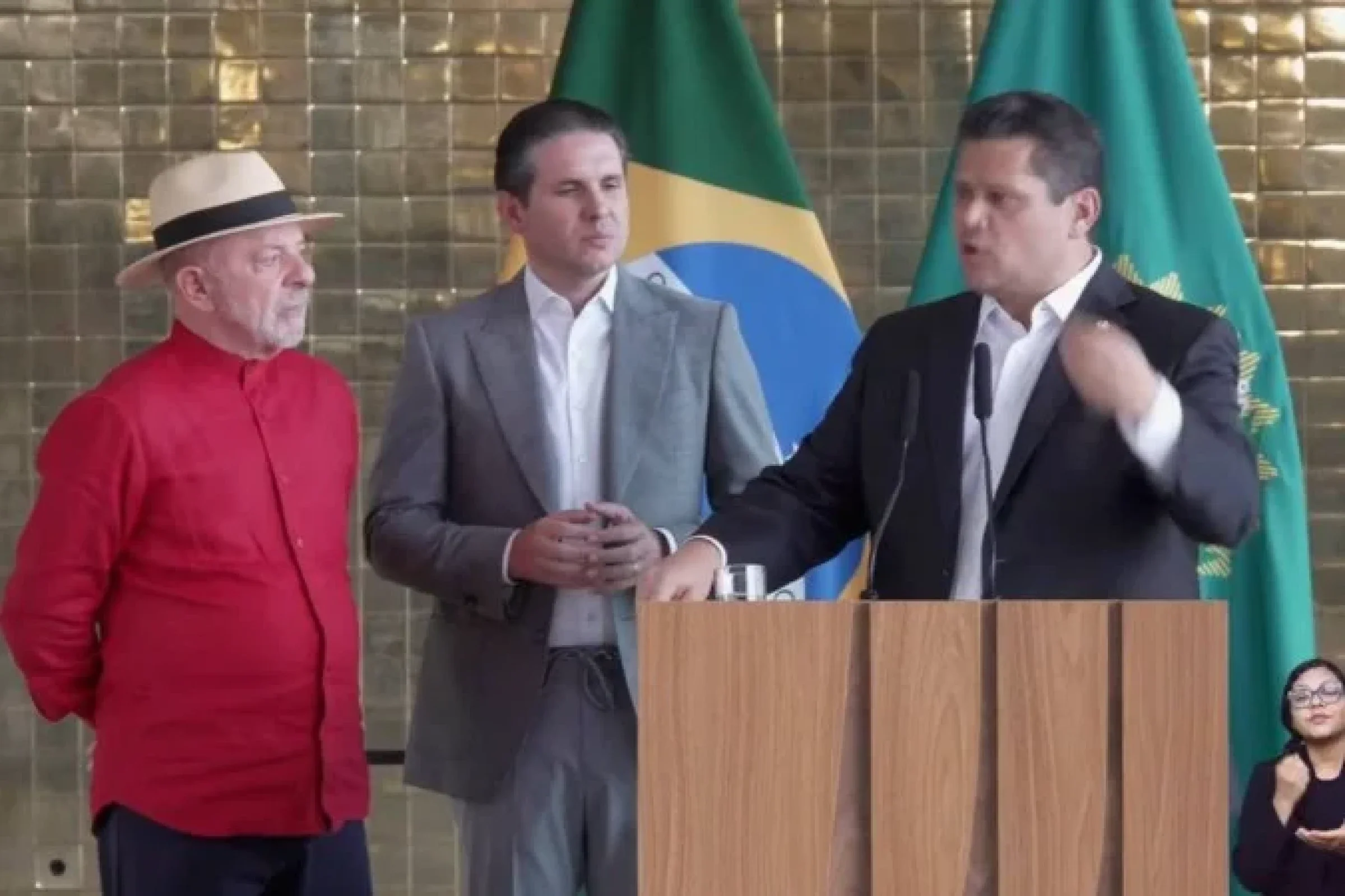 Alcolumbre anuncia esforço para votar fim da 6x1 e taxa das blusinhas