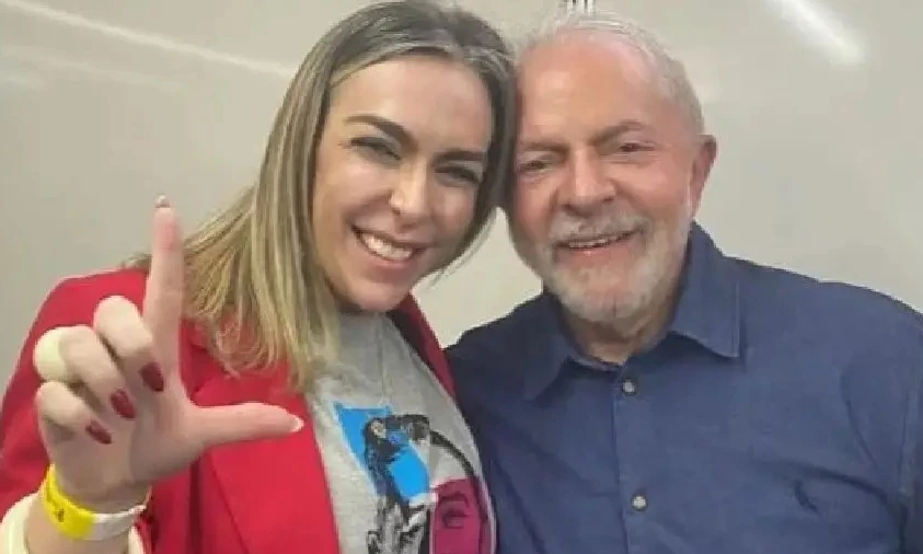 A foto de Lula e Roberta Luchsinger, usada por opositores para contestar o presidente - (crédito: Reprodução/Instagram)