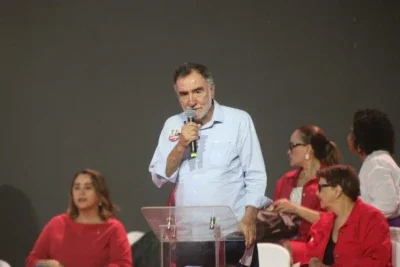 Candidato ao governo de Minas, Patrus Ananias (PT), em evento em BH com o presidente Lula -  (crédito: Edésio Ferreira/EM/D.A.Press)