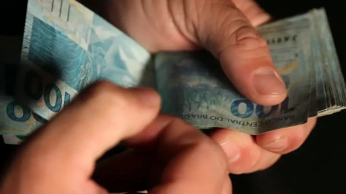 Com a restitui&ccedil;&atilde;o do Imposto de Renda, milh&otilde;es de brasileiros recebem um valor para quitar d&iacute;vidas ou investir com intelig&ecirc;ncia -  (crédito: Ag&ecirc;ncia Brasil)
