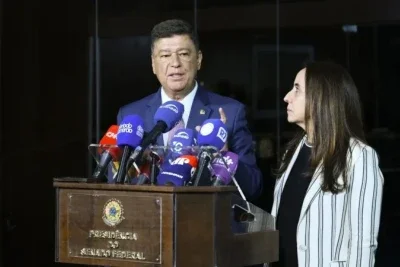 enador Carlos Viana (PSD-MG), ao lado da deputada Adriana Ventura (Novo-SP), durante coletiva nesta quarta (2/9)  -  (crédito: Carolina Curi/Agência Senado)