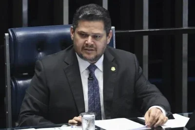 Alcolumbre afirmou que é 'cômodo' para os parlamentares que o atacam se esconderem atrás de celulares  -  (crédito:  Jonas Pereira/Agência Senado)