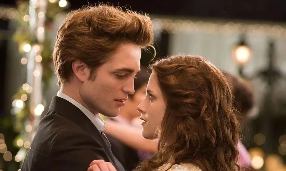 Kristen Stewart e Robert Pattinson estrelam a saga Crepúsculo, que teve inspiração em músicas da banda My Chemical Romance - (crédito: Divulgação )