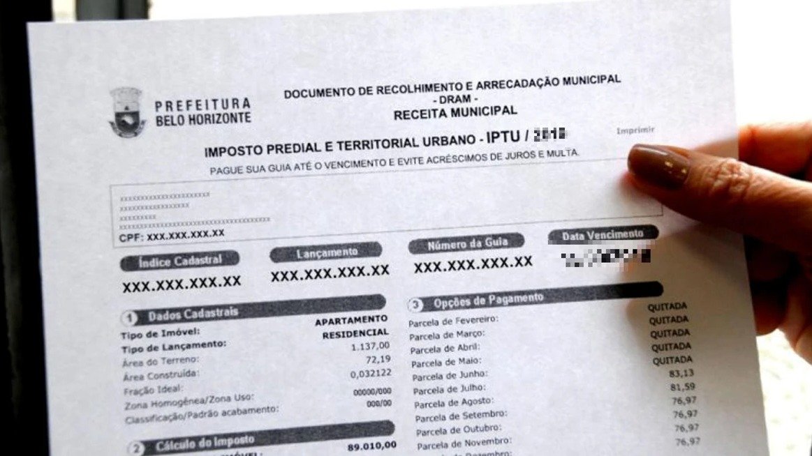 O Documento de Recolhimento e Arrecada&ccedil;&atilde;o Municipal (DRAM), como este de IPTU da Prefeitura de BH, poder&aacute; ser pago com cart&atilde;o -  (crédito: Amira Hissa/PBH)