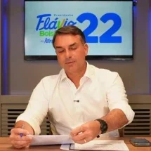 Flávio Bolsonaro critica operação da PF sobre filme e nega irregularidades - Reprodução/Flávio Bolsonaro/YouTube