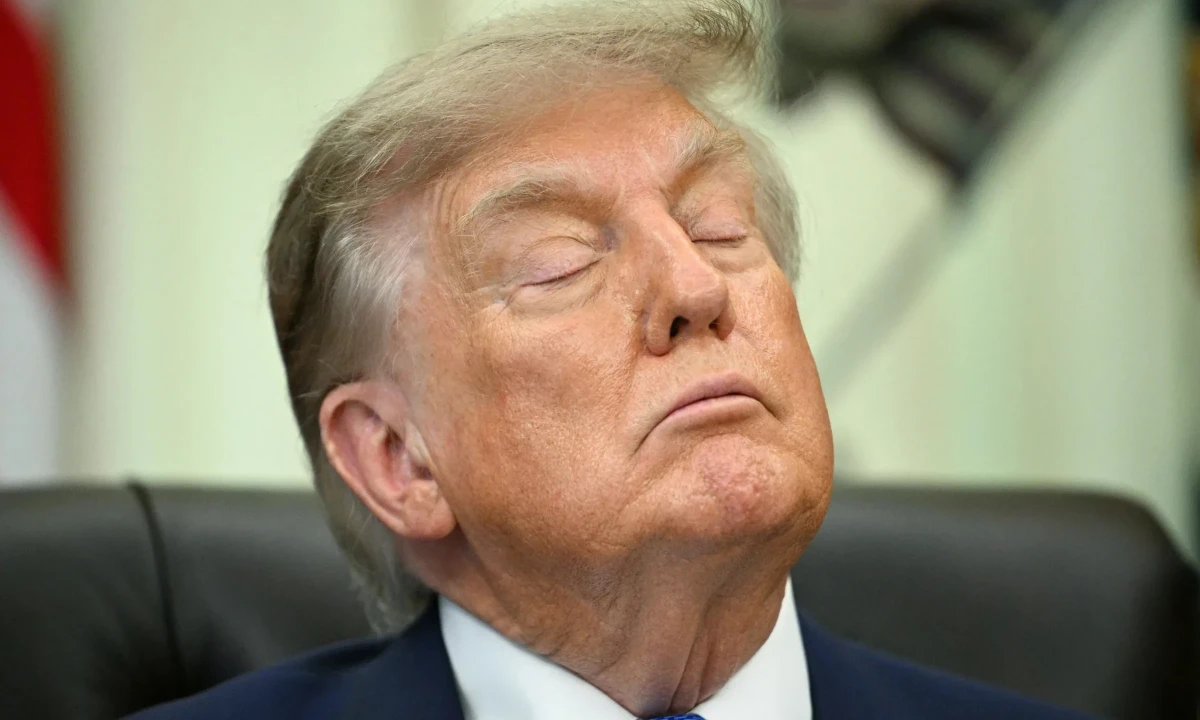 O ex-presidente dos EUA, Donald Trump, figura proeminente nas decisões sobre sanções que moldam a economia global. - (crédito: Jim Watson/AFP)