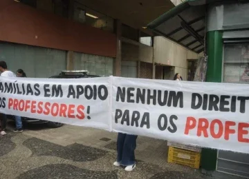 Pais apoiam professores da rede particular de ensino que estão em greve desde quarta-feira (16/9) -  (crédito: Alexandre Guzanshe/EM/D.A Press)