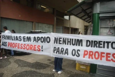 Pais apoiam professores da rede particular de ensino que estão em greve desde quarta-feira (16/9) -  (crédito: Alexandre Guzanshe/EM/D.A Press)