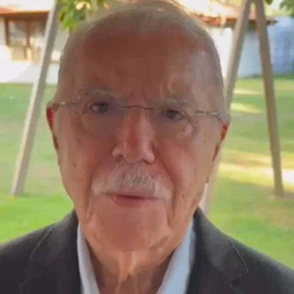 José Sarney é internado em SP após pneumonia; quadro é estável
