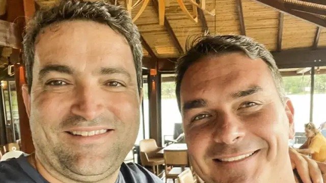 Willer Tomaz (&agrave; esquerda) e Fl&aacute;vio Bolsonaro -  (crédito: Reprodu&ccedil;&atilde;o)