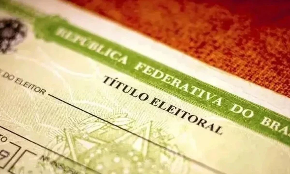 O título de eleitor é documento essencial para exercer a cidadania e evitar pendências com a Justiça Eleitoral - (crédito: Freepik)