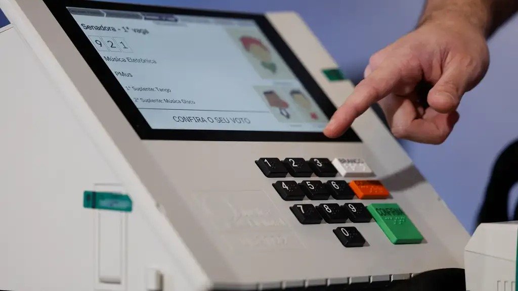 A urna eletr&ocirc;nica &eacute; a ferramenta para registrar votos, incluindo a op&ccedil;&atilde;o em legenda, conforme explica o artigo. -  (crédito: Fernando Fraz&atilde;o/Ag&ecirc;ncia Brasil)