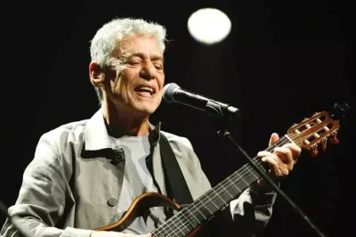 M&eacute;dico amea&ccedil;ou Chico Buarque por posicionamento pol&iacute;tico do artista -  (crédito: Divulga&ccedil;&atilde;o / Leo Aversa)