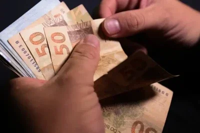 A segunda parcela do d&eacute;cimo terceiro sal&aacute;rio ser&aacute; paga antecipadamente em 2026 para milh&otilde;es de trabalhadores com carteira assinada -  (crédito: Ag&ecirc;ncia Brasil)