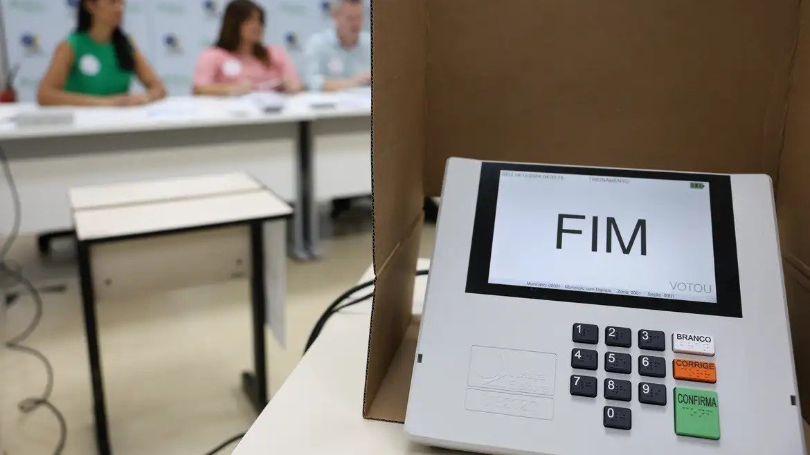 Urna eletr&ocirc;nica registra o voto do eleitor, pe&ccedil;a fundamental para a apura&ccedil;&atilde;o dos resultados em primeiro ou segundo turno -  (crédito: Divulga&ccedil;&atilde;o / Ag&ecirc;ncia Brasil)