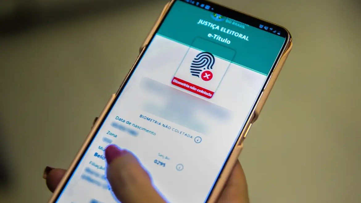 Eleitores com biometria n&atilde;o coletada no e-T&iacute;tulo precisar&atilde;o apresentar documento oficial com foto na vota&ccedil;&atilde;o -  (crédito: Marcello Casal Jr / Ag&ecirc;ncia Brasil)