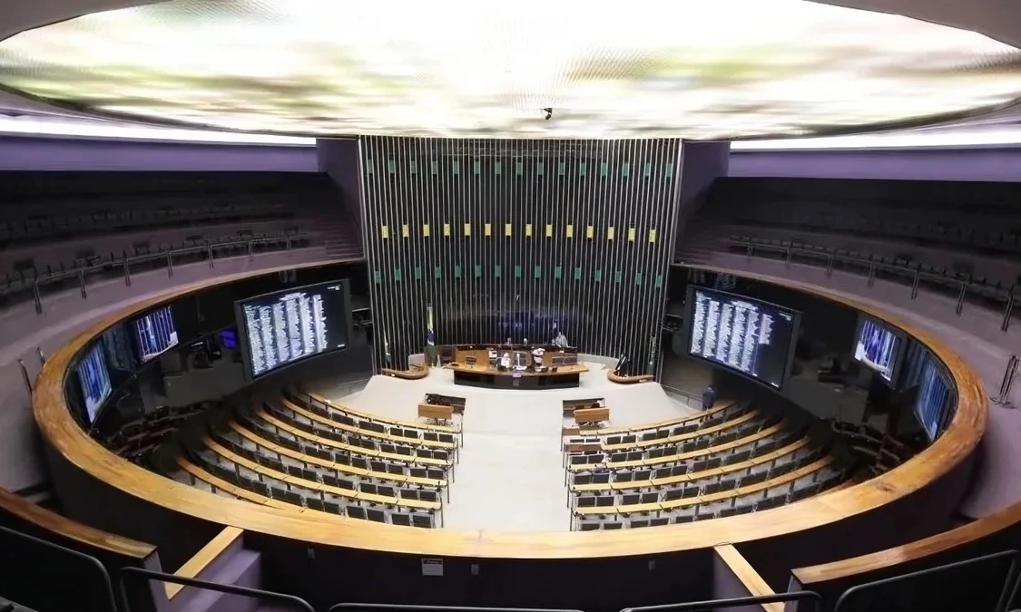 Plenário onde se definem as regras eleitorais e os desafios para o acesso de partidos a fundos e propaganda gratuita - (crédito: Kayo Magalhães / Câmara dos Deputados)