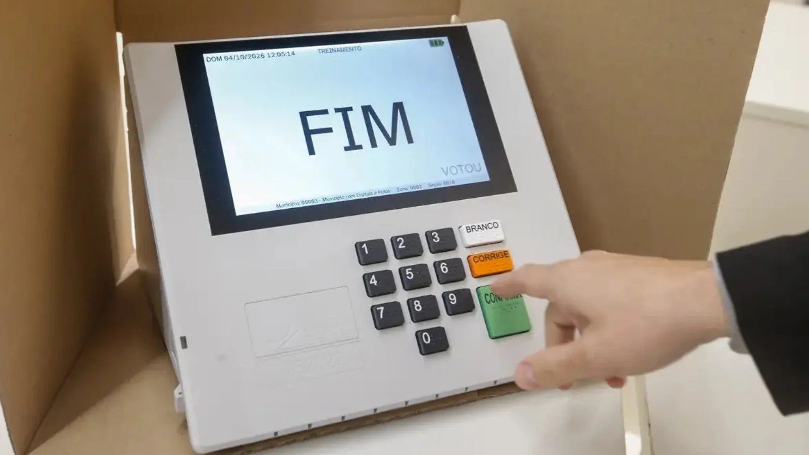 O voto na urna eletr&ocirc;nica &eacute; o primeiro passo para a complexa apura&ccedil;&atilde;o de resultados que define a forma&ccedil;&atilde;o do poder legislativo -  (crédito: Paulo Pinto / Ag&ecirc;ncia Brasil)