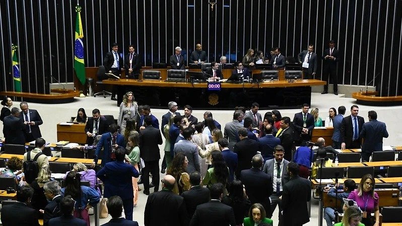 Acompanhar a atua&ccedil;&atilde;o dos deputados federais no plen&aacute;rio &eacute; fundamental para a cidadania e fiscaliza&ccedil;&atilde;o de seus mandatos -  (crédito: Ag&ecirc;ncia Senado/ Arquivo)