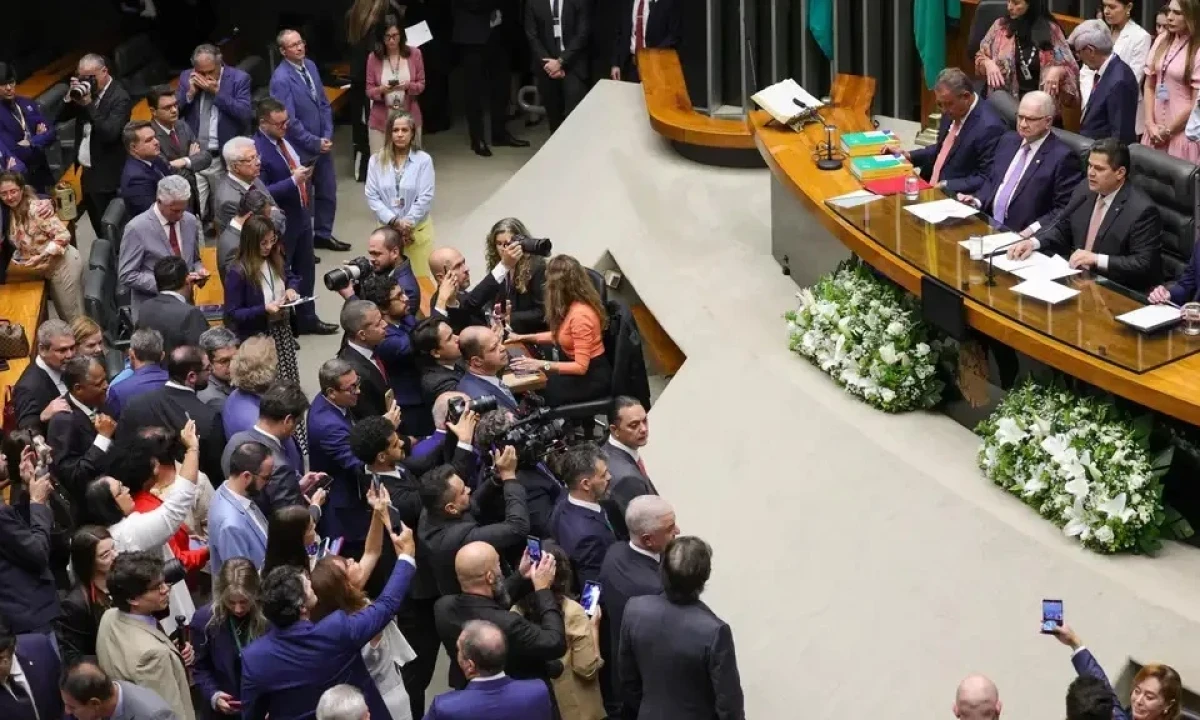 Sessão parlamentar ilustra o Poder Legislativo, um dos pilares protegidos pelas cláusulas pétreas da Constituição - (crédito: Fabio Rodrigues / Agência Brasil)