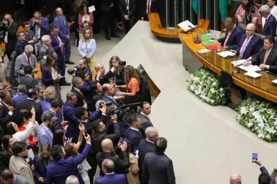 Sess&atilde;o parlamentar ilustra o Poder Legislativo, um dos pilares protegidos pelas cl&aacute;usulas p&eacute;treas da Constitui&ccedil;&atilde;o -  (crédito: Fabio Rodrigues / Ag&ecirc;ncia Brasil)