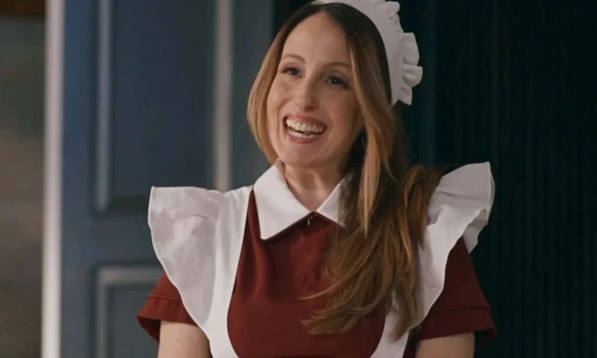 Luana Martau interpreta Tilde, a funcionária de "Quem ama cuida" cuja espontaneidade e humor conquistaram o público nas redes sociais - (crédito: Reprodução /TV Globo)