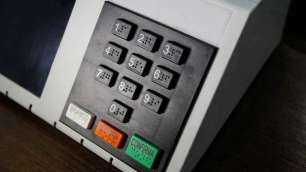 Teclado da urna eletr&ocirc;nica ilustra o sistema de vota&ccedil;&atilde;o que completa 30 anos de uso seguro no Brasil -  (crédito:  iStock)