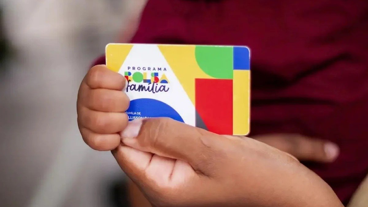 O cart&atilde;o do Bolsa Fam&iacute;lia, programa social com regras de desligamento volunt&aacute;rio para quem solicita o Benef&iacute;cio de Presta&ccedil;&atilde;o Continuada (BPC) -  (crédito: Reprodu&ccedil;&atilde;o)