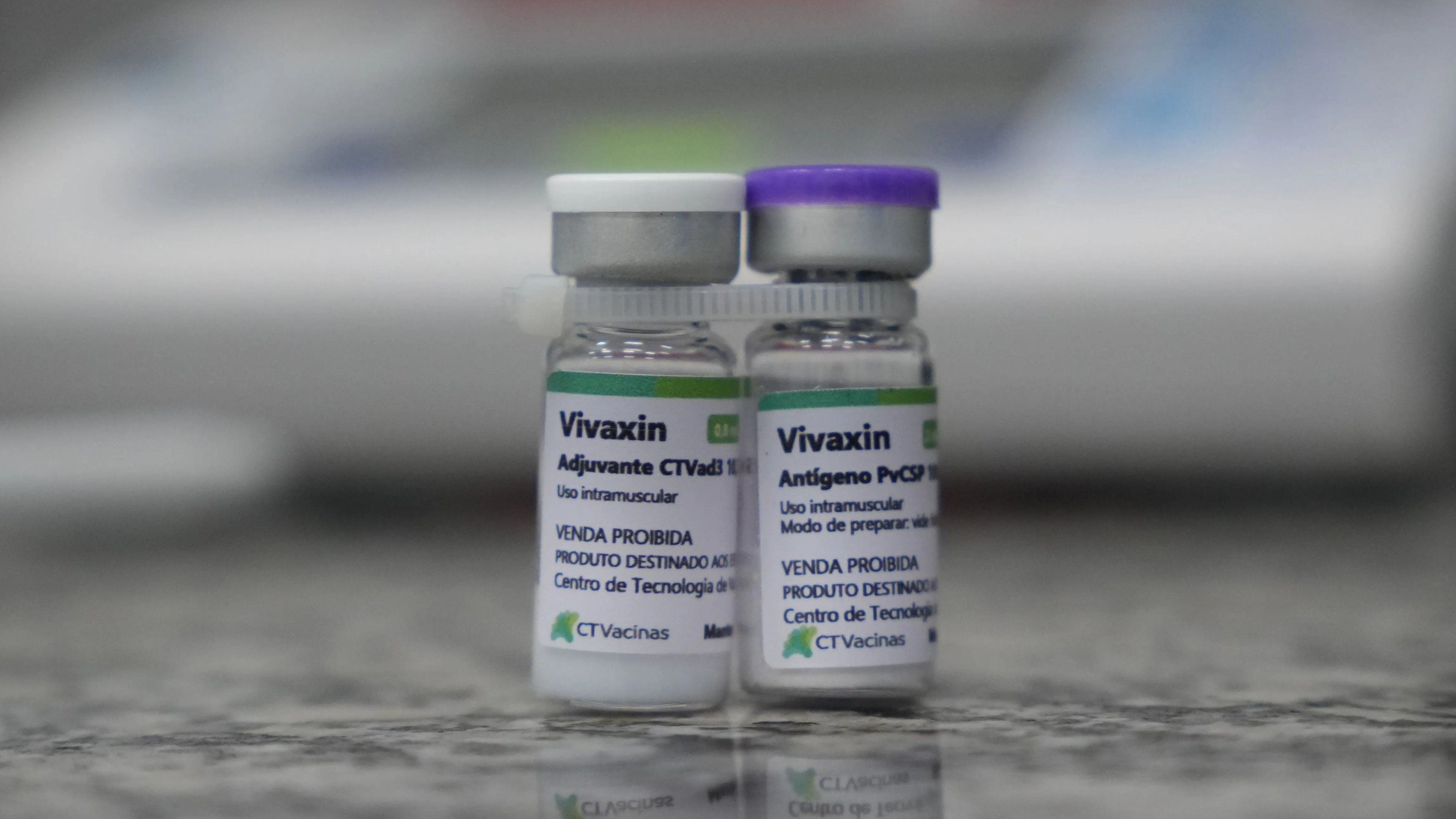 Frascos da vacina Vivaxin, o imunizante brasileiro contra a mal&aacute;ria que ter&aacute; os primeiros testes em humanos autorizados pela Anvisa -  (crédito: Reprodu&ccedil;&atilde;o)
