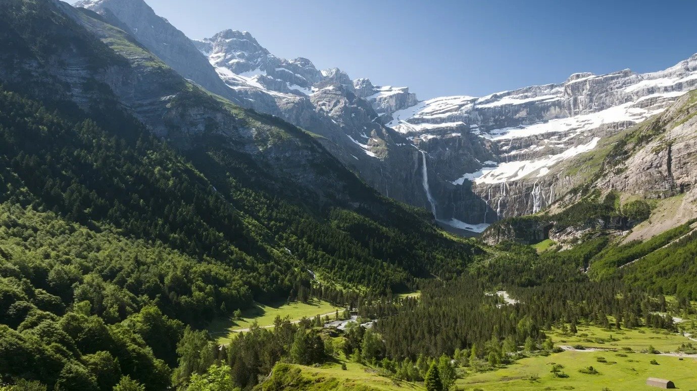 A beleza natural dos Pireneus franceses atrai moradores em busca de um estilo de vida ativo e tranquilo em Cauterets -  (crédito: Getty Images)