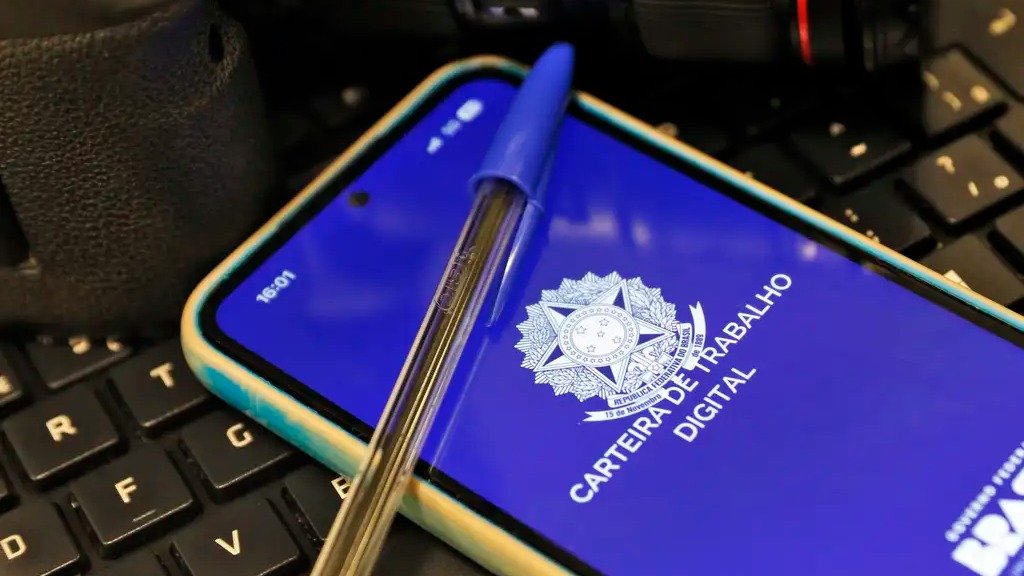 A Carteira de Trabalho Digital ser&aacute; o principal canal para trabalhadores acompanharem as mudan&ccedil;as na jornada semanal -  (crédito: Bruno Peres/Ag&ecirc;ncia Brasil)