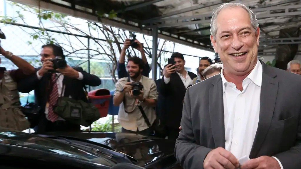 Ex-ministro Ciro Gomes, em meio a agendas p&uacute;blicas, analisa o panorama pol&iacute;tico-econ&ocirc;mico e os desafios institucionais do Brasil -  (crédito: Valter Campanato/Ag&ecirc;ncia Brasil)