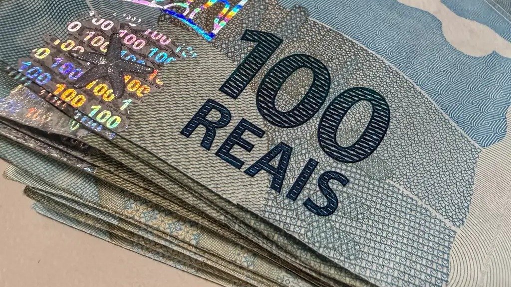 Notas de 100 reais ilustram o dinheiro apreendido pela Pol&iacute;cia Federal em opera&ccedil;&atilde;o contra o tr&aacute;fico de drogas -  (crédito: Rafa Neddermeyer/Ag&ecirc;ncia Brasil)
