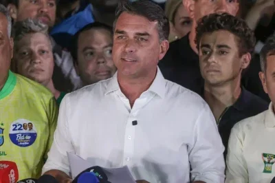 Flávio Bolsonaro ficará sem cargo público -  (crédito: Joédson Alves/Agência Brasil)