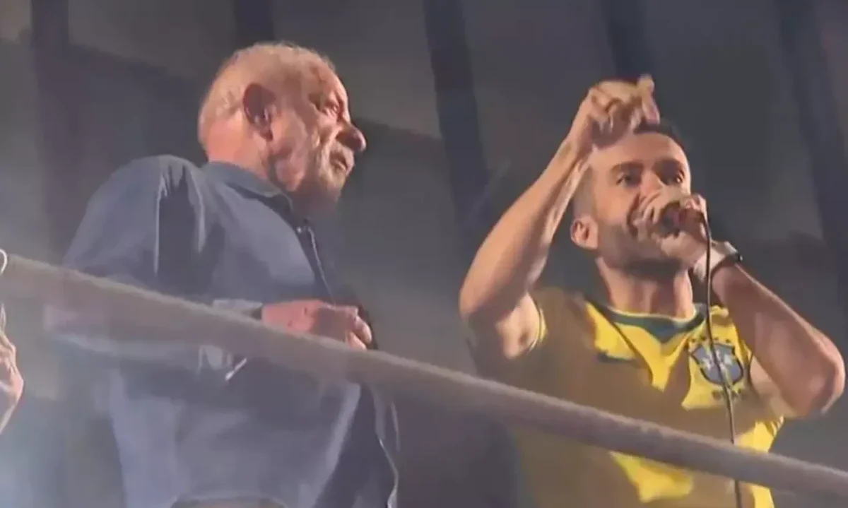 Lula agradeceu publicamente ao Janones pela atuação no segundo turno e o chamou de "nosso general" - (crédito: Reprodução/TV Globo)
