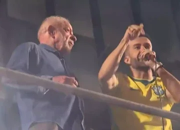 Lula agradeceu publicamente ao Janones pela atuação no segundo turno e o chamou de 'nosso general' -  (crédito: Reprodução/TV Globo)