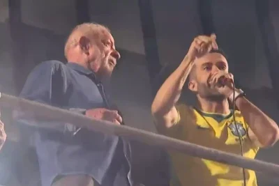 Lula agradeceu publicamente ao Janones pela atuação no segundo turno e o chamou de 'nosso general' -  (crédito: Reprodução/TV Globo)