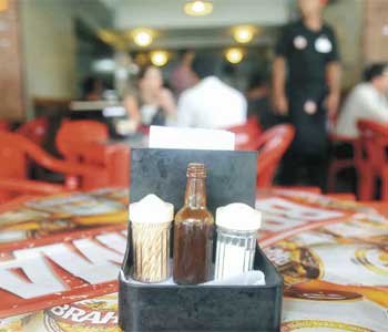 Abrasel aprova lei que proíbe saleiro e paliteiro nos bares de Belo Horizonte -  Leandro Couri/EM/D.A Press