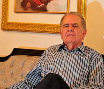Prefeito mineiro de 79 anos herda dívida de R$ 6,2 milhões e salários atrasados