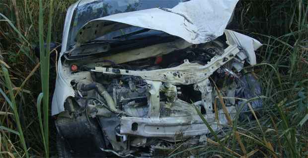 Batida entre carro e caminhão deixa um morto na BR-135, em Montes Claros - Corpo de Bombeiros/Divulgação