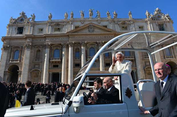 Papa Bento XVI se despede e manifesta confiança em uma Igreja viva  - GABRIEL BOUYS GABRIEL BOUYS / AFP