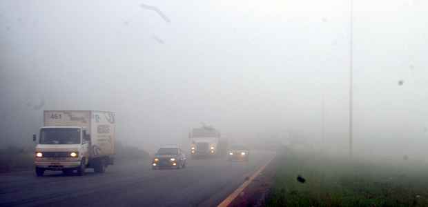 Neblina prejudica visibilidade em rodovias na Grande BH; Pampulha opera por instrumentos - Cristina Horta / EM/ DA Press
