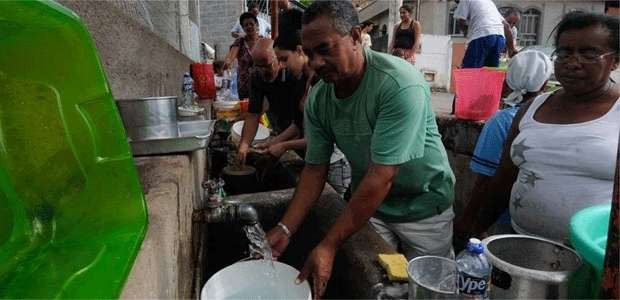 Maioria dos moradores continua sem água e aguarda limpeza do Rio das Mortes - TÚLIO SANTOS/EM/D. APRESS