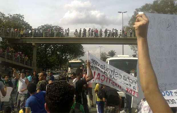 Manifestações bloqueiam rodovias federais em vários pontos de Minas - Renato Pereira